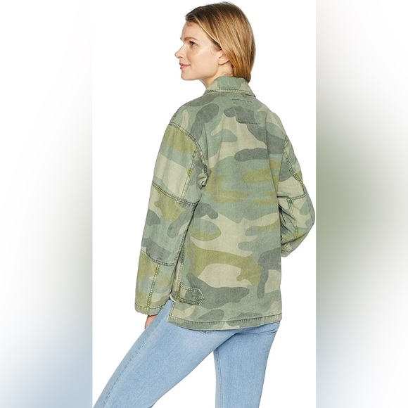 LEVI’s women’s camouflage shirt high low jacket Size XS - Picture 3 of 7